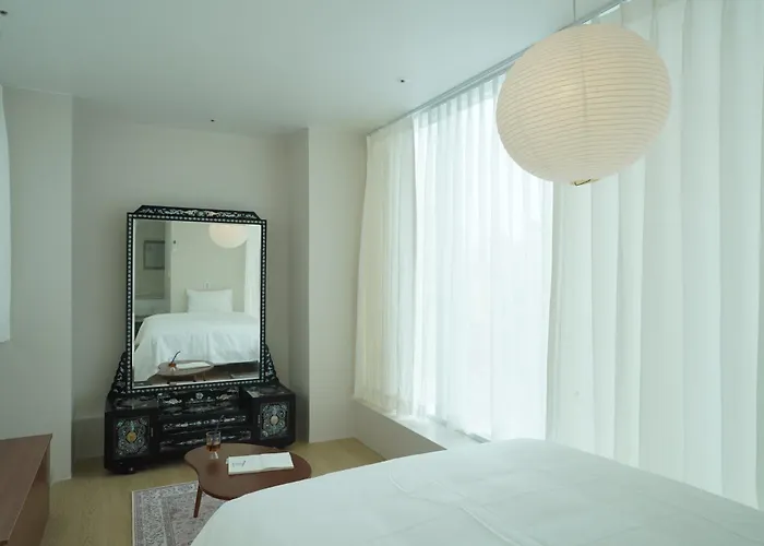 Nomad In Hongdae Hostel *
