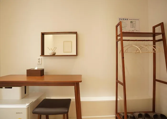 Nomad In Hongdae Hostel *